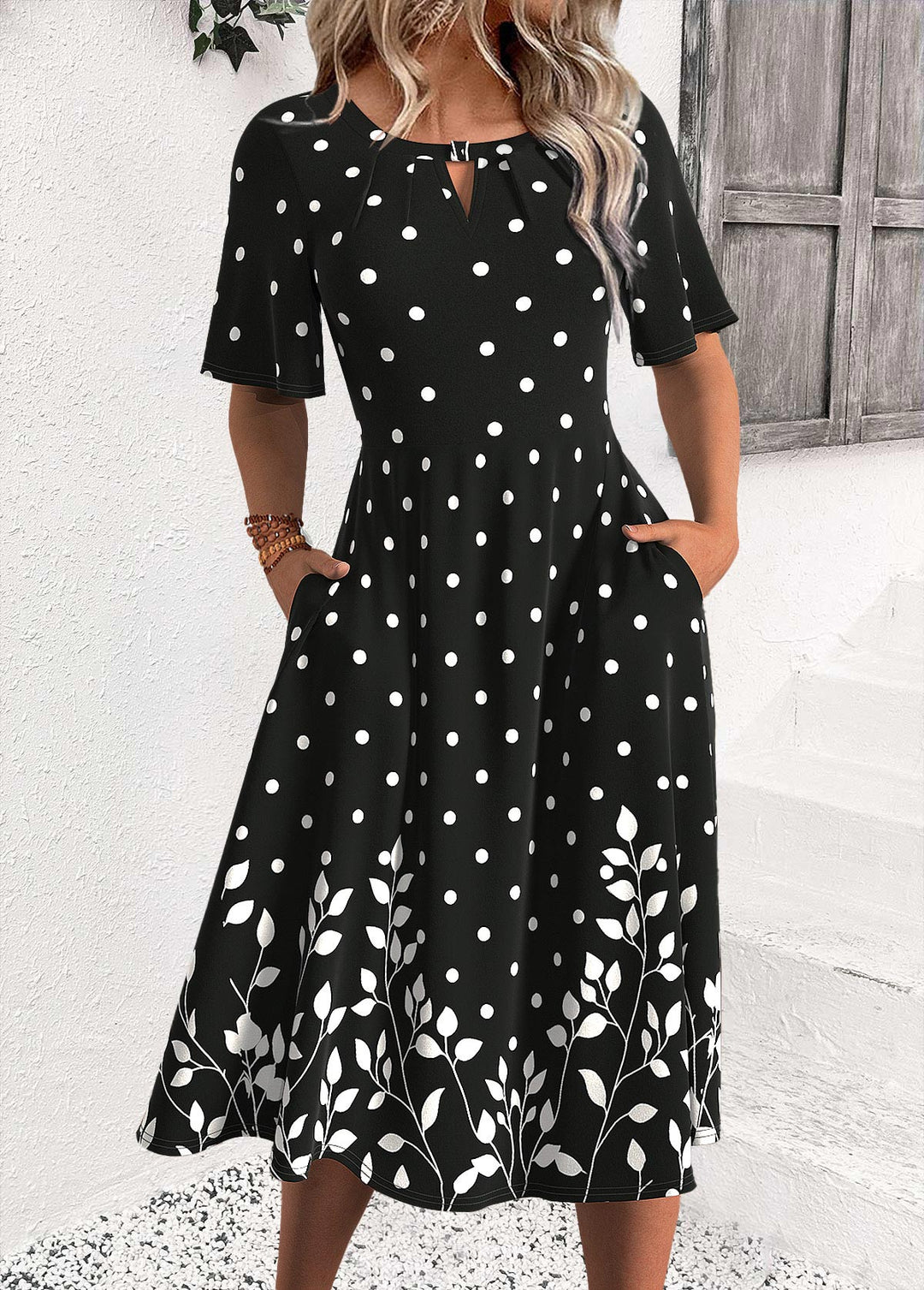 Vestido Negro con Lunares de Media Manga y Cuello Redondo